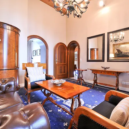 Boutique Windsor - The Charming